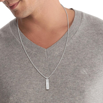 Ανδρικό κολιέ Calvin Klein 35100024 ατσάλινο σε ασημί χρώμα με κυλινδρικό κρεμαστό μοτίφ.